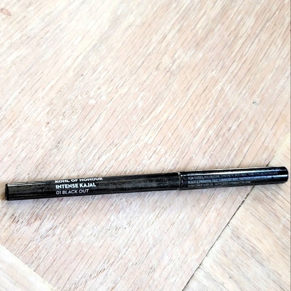 Sugar Cosmetics Kohl Of Honour Intense Kajal 01 Black Out Black - Picture 1 of 2